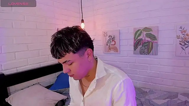 Sweet Dust online show from November 25, 2025, 12:38 pm