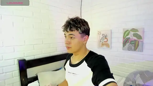 Sweet Dust online show from November 28, 2025, 3:09 am