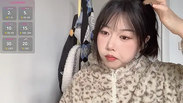 Xiaoji61 online show from November 23, 2025, 3:50 am