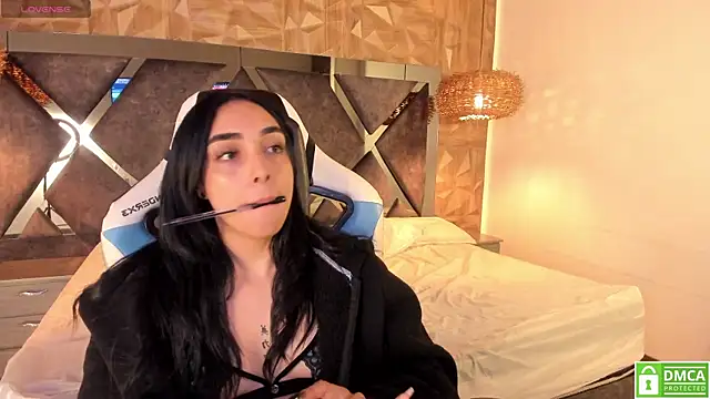 Kiara velvet   online show from April 21, 2026, 4:41 am