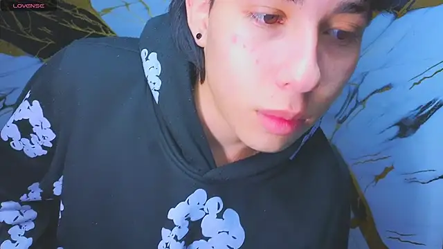 Suarezz10  online show from November 14, 2025, 12:26 pm