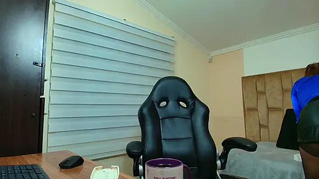 BeatrizSchmidt online show from November 16, 2025, 10:43 am