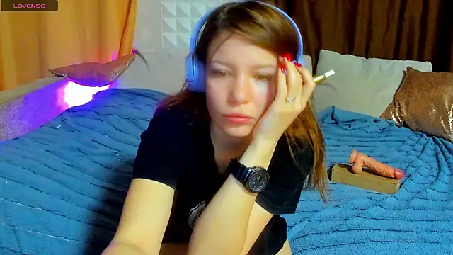 Eva purrr  online show from April 16, 2026, 1:17 am