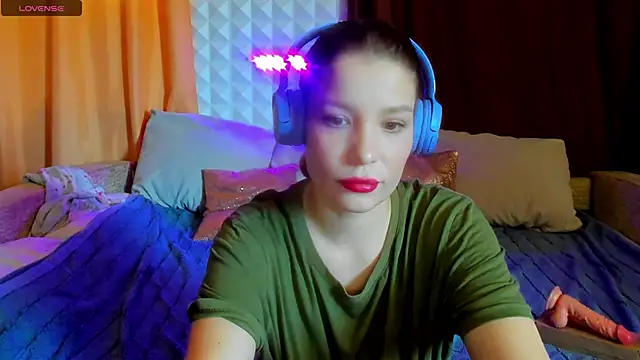 Eva purrr  online show from April 17, 2026, 12:19 pm