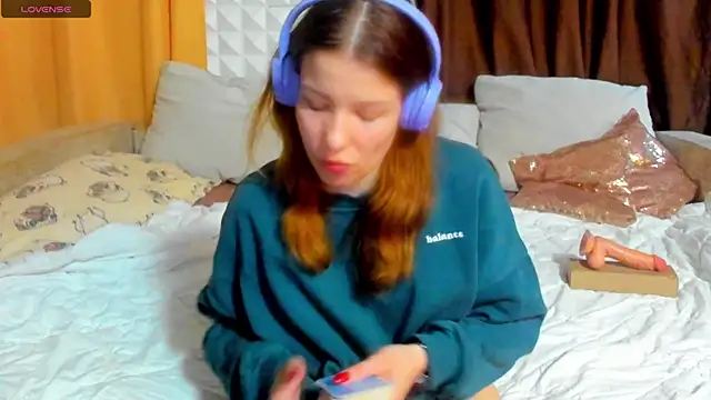 Eva purrr  online show from April 24, 2026, 7:11 am