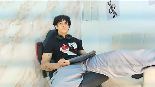 mikei banji online show from December 4, 2025, 10:18 pm