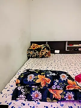 LoveLy-Soneya online show from December 13, 2025, 7:53 pm