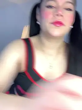 Snapshot of violettabond chatting on May 19, 2026, 12:55 pm violettabond online show from May 19, 2026, 12:55 pm