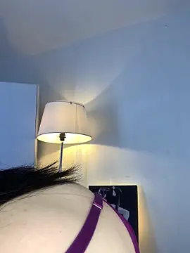 Snapshot of violettabond chatting on May 27, 2026, 12:46 pm violettabond online show from May 27, 2026, 12:46 pm