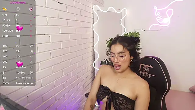 PEACHY TAY online show from December 1, 2025, 11:59 am