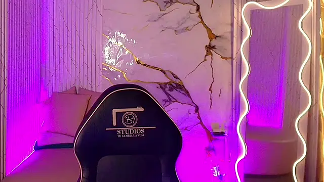 PEACHY TAY online show from April 23, 2026, 4:53 pm