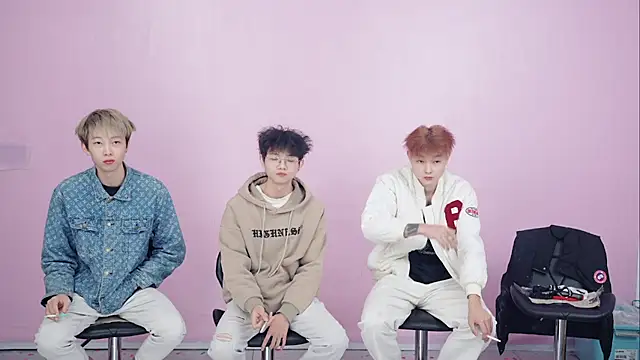 Beautifulboys-999 online show from December 1, 2025, 7:35 am