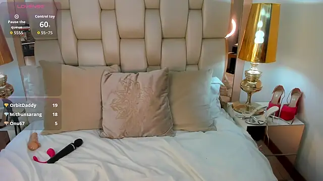 Bella  carther online show from April 15, 2026, 7:58 pm