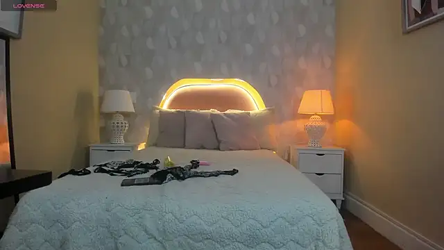 annie  20 online show from November 15, 2025, 12:23 pm