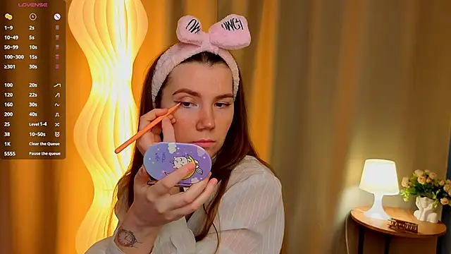 MelitaMoote online show from December 3, 2025, 6:21 am