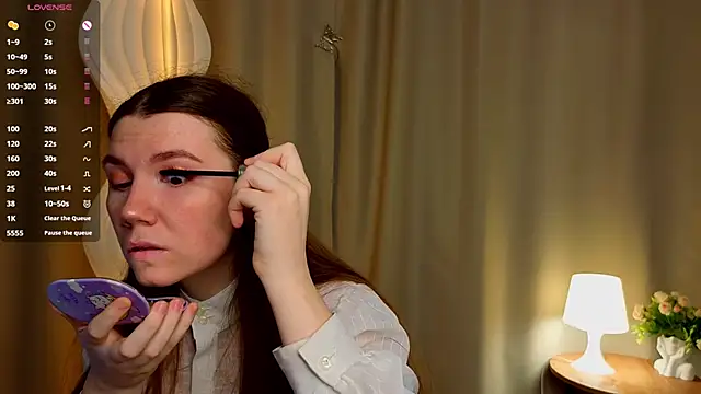 MelitaMoote online show from December 4, 2025, 6:12 am