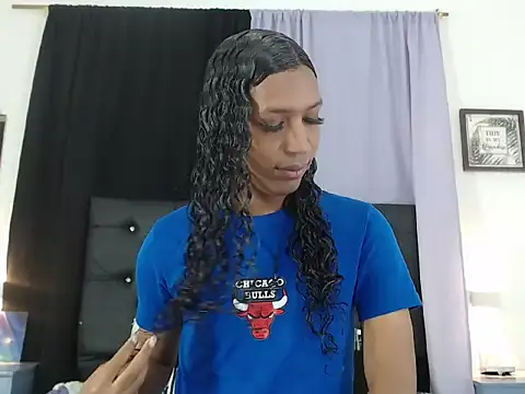 MiaCoock online show from November 7, 2025, 1:00 pm