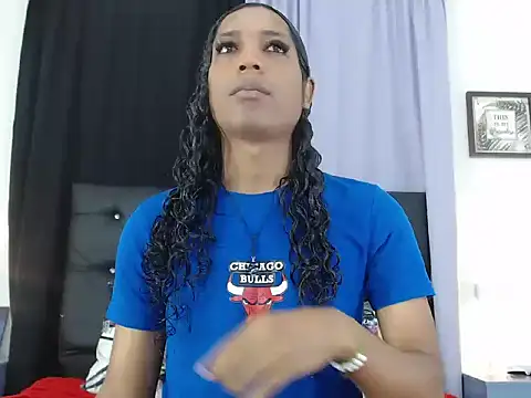 MiaCoock online show from November 12, 2025, 12:27 pm