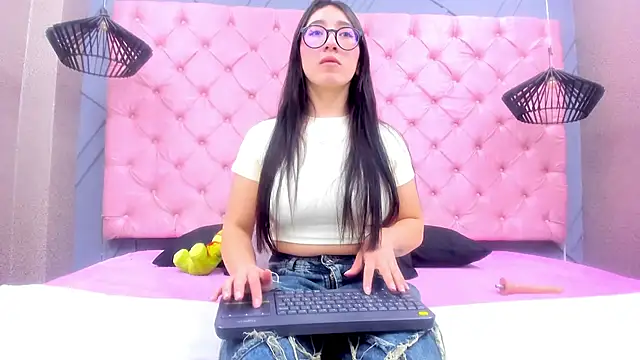 Mia Horney online show from January 14, 2026, 12:22 pm