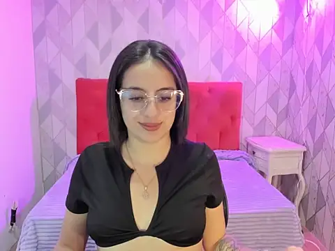 IsabellaRousset online show from November 28, 2025, 5:43 am