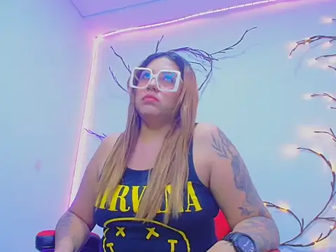 Isa Boom online show from November 4, 2025, 8:41 pm