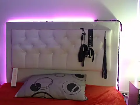 Isa Boom online show from December 17, 2025, 11:49 am