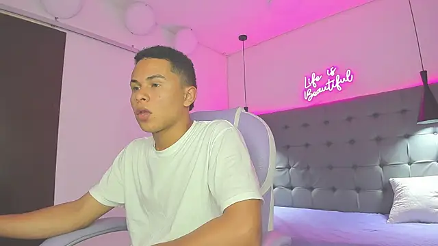 Liams18 online show from November 23, 2025, 3:06 am