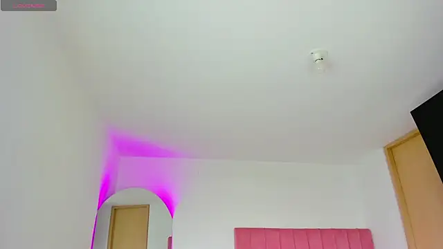 Janettcruz online show from April 9, 2026, 9:09 pm