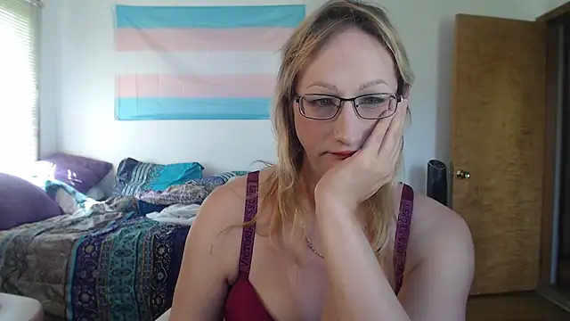 Savanah Banana  online show from June 5, 2026, 8:14 pm