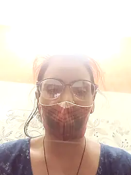 sanjana077 online show from November 6, 2025, 12:06 pm