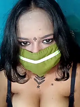 V HOT CUTE online show from November 17, 2025, 10:21 am