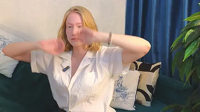 ElzaHart online show from November 15, 2025, 6:59 pm