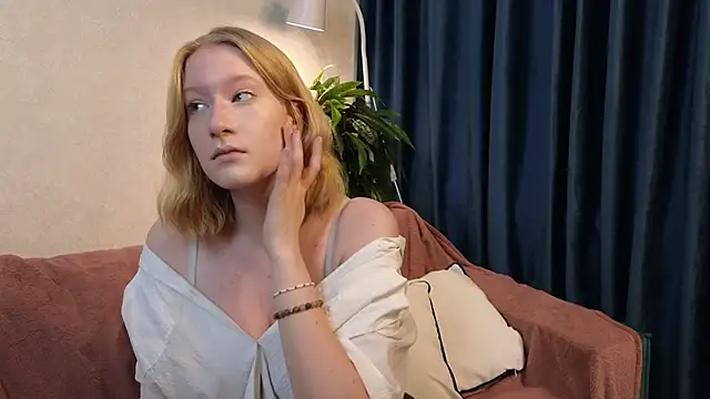 ElzaHart online show from November 29, 2025, 5:05 pm