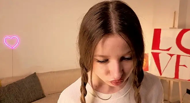 eirakiliana online show from November 7, 2025, 8:03 am