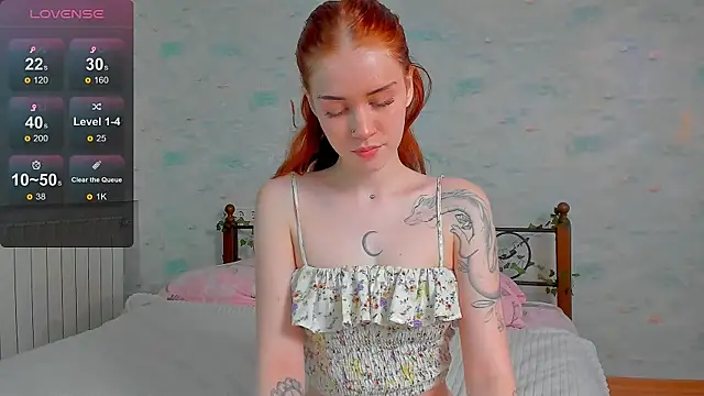 Snapshot of alice_with_freckles chatting on June 7, 2026, 9:57 am alice with freckles online show from June 7, 2026, 9:57 am