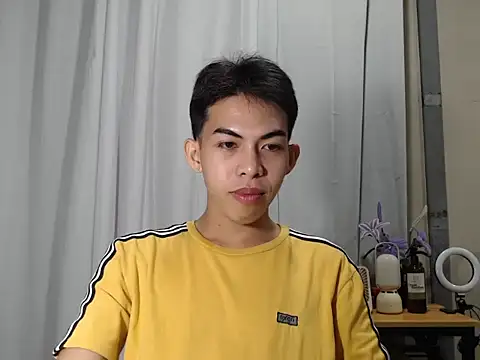 Urhotsilverboy online show from November 30, 2025, 4:11 pm