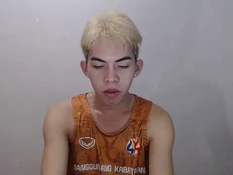Snapshot of Urhotsilverboy chatting on May 29, 2026, 3:43 pm Urhotsilverboy online show from May 29, 2026, 3:43 pm