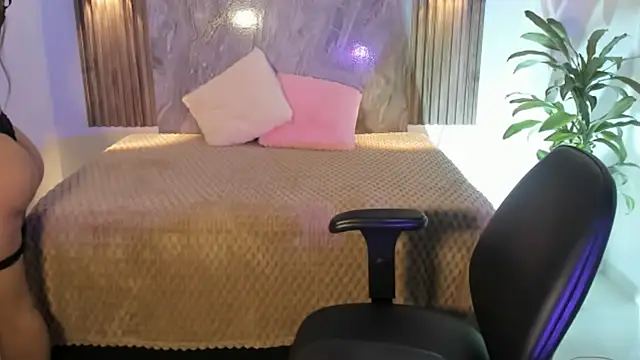 Kate owens2 online show from November 21, 2025, 7:12 pm