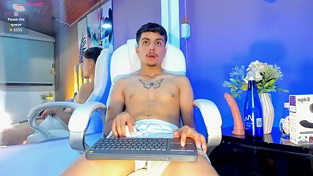 NicolasRey1 online show from November 23, 2025, 6:57 am