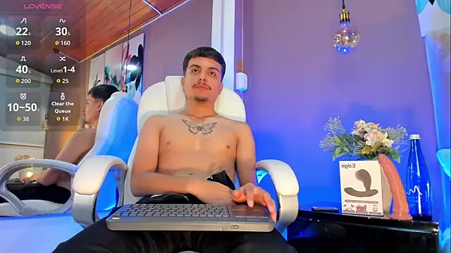 NicolasRey1 online show from November 26, 2025, 5:19 am