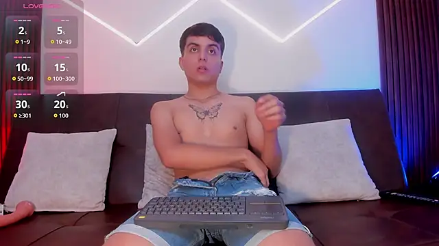 NicolasRey1 online show from November 29, 2025, 4:37 am