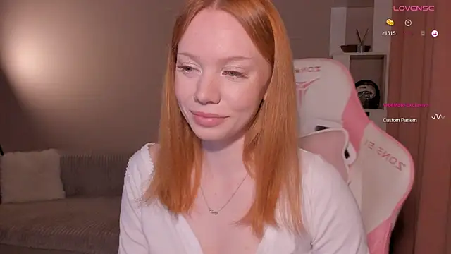 Snapshot of Elisahsthetics chatting on January 18, 2026, 10:35 pm Elisahsthetics online show from January 18, 2026, 10:35 pm