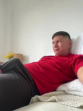 Maluma1995 online show from April 20, 2026, 5:26 pm