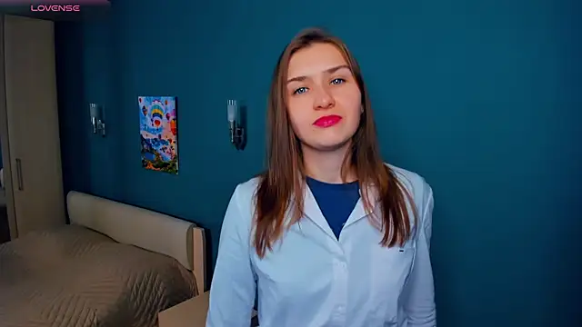 JosieNadile online show from November 18, 2025, 4:44 pm