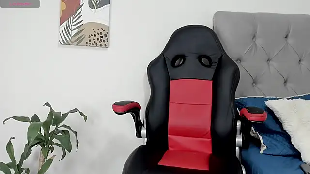 Nyra lux16 online show from February 14, 2026, 7:54 pm