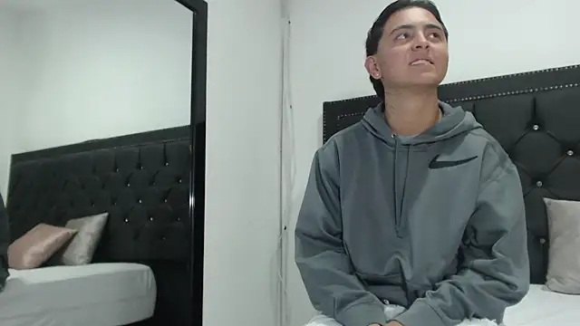 EnderCaspian online show from November 6, 2025, 12:39 pm