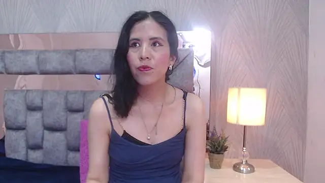 GiselaZivic online show from December 4, 2025, 3:43 pm