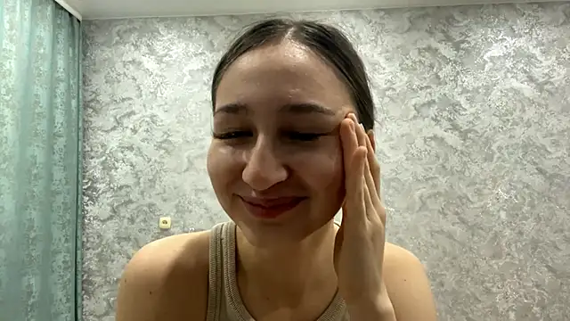 SofiYong online show from November 16, 2025, 5:57 am