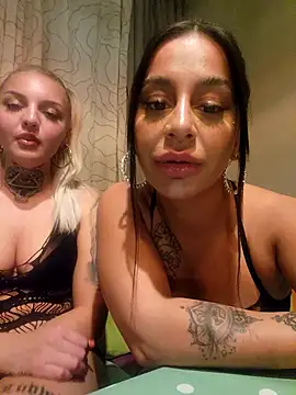 joey layla online show from November 5, 2025, 6:52 pm