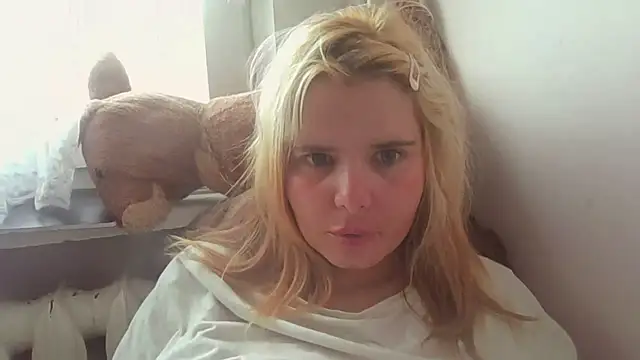 HornyElena online show from June 20, 2026, 4:43 pm